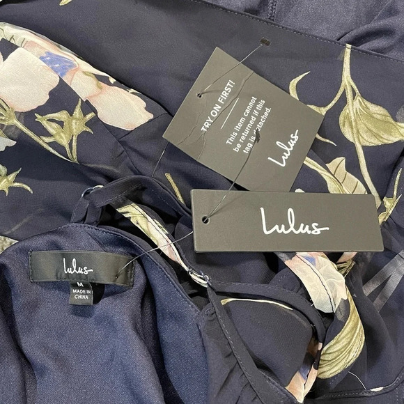 NWT Lulu's All Mine Navy Blue Floral Print High-Low Wrap Dress Medium - Picture 5 of 11